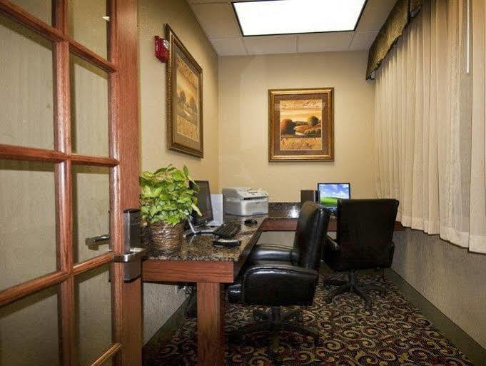Best Western Plus Mid Nebraska Inn & Suites Kearney Exterior photo